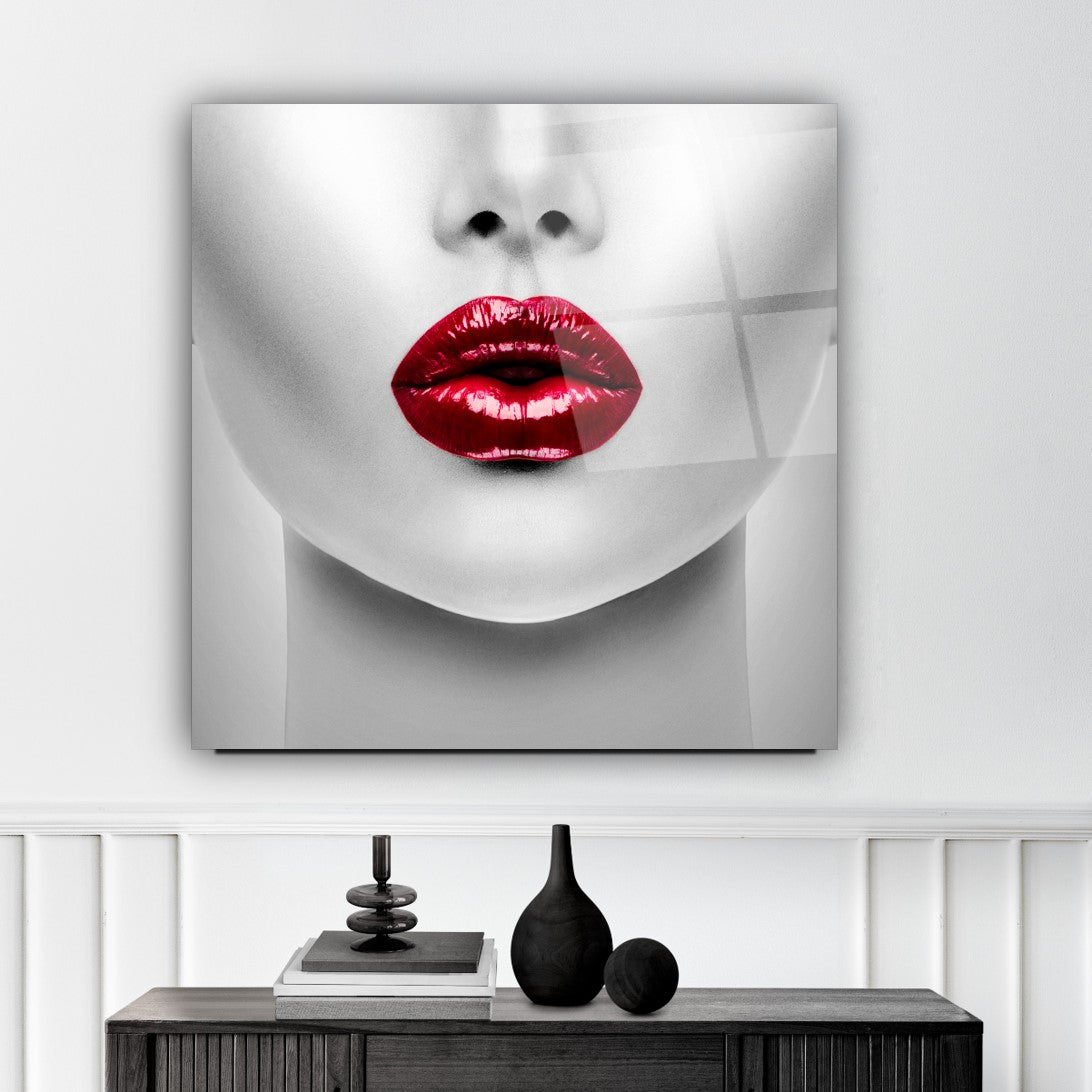 Décoration murale en verre représentant une femme au rouge à lèvres