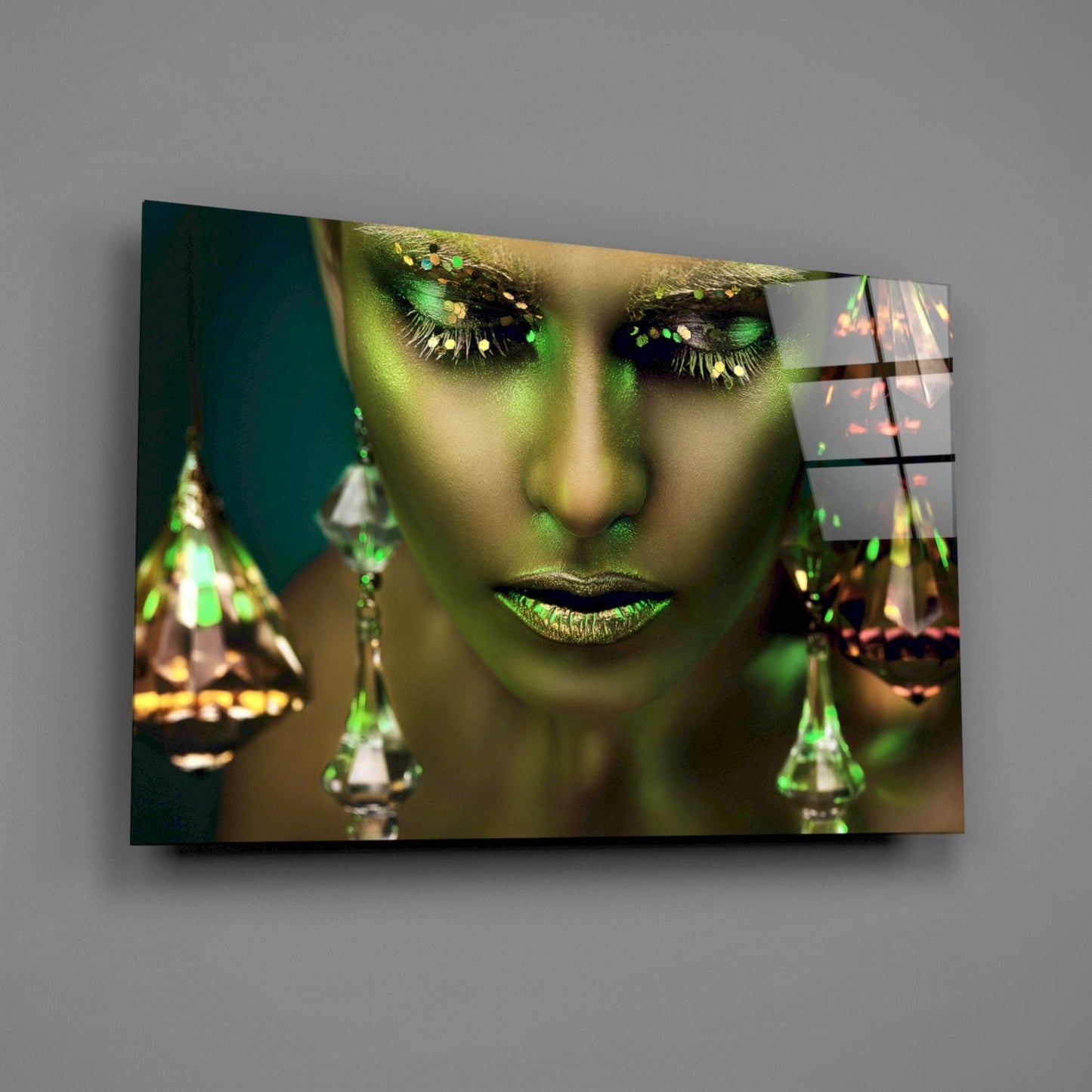 Art mural en verre représentant une femme