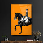 Décoration murale en verre représentant une femme chevauchant un cheval