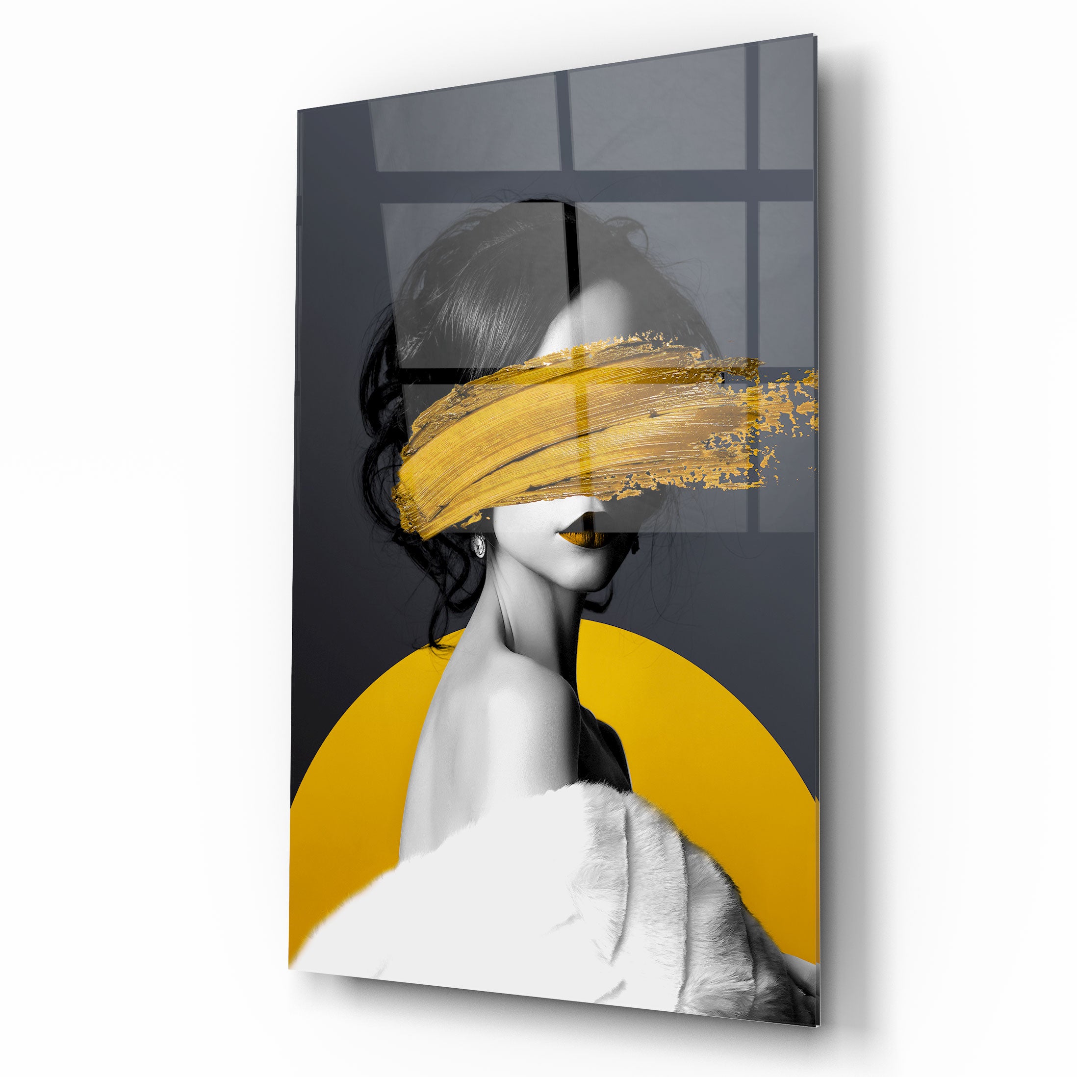 Décoration murale en verre jaune représentant une femme