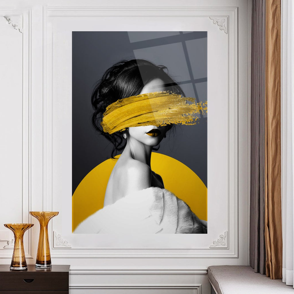 Décoration murale en verre jaune représentant une femme