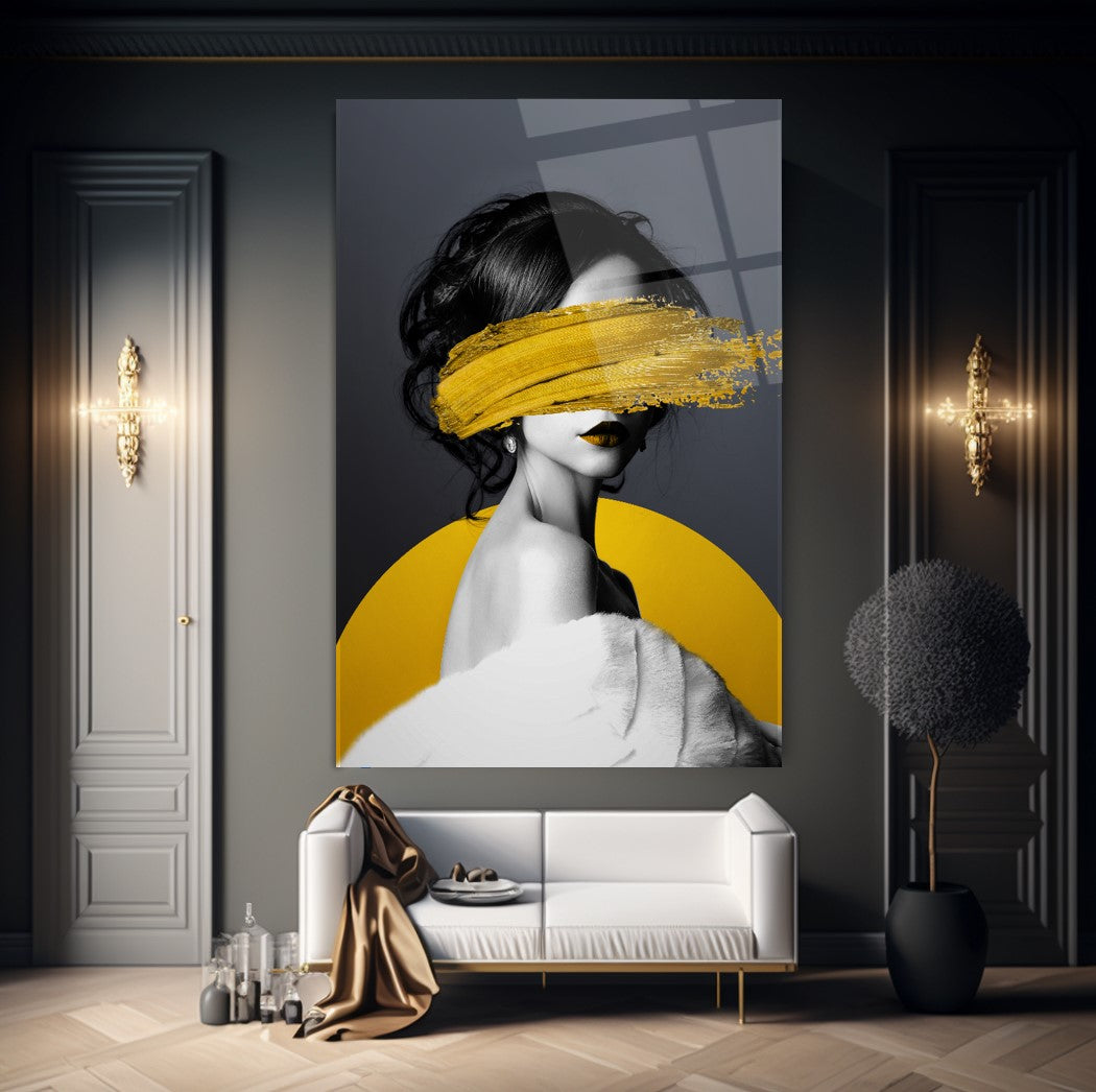 Décoration murale en verre jaune représentant une femme