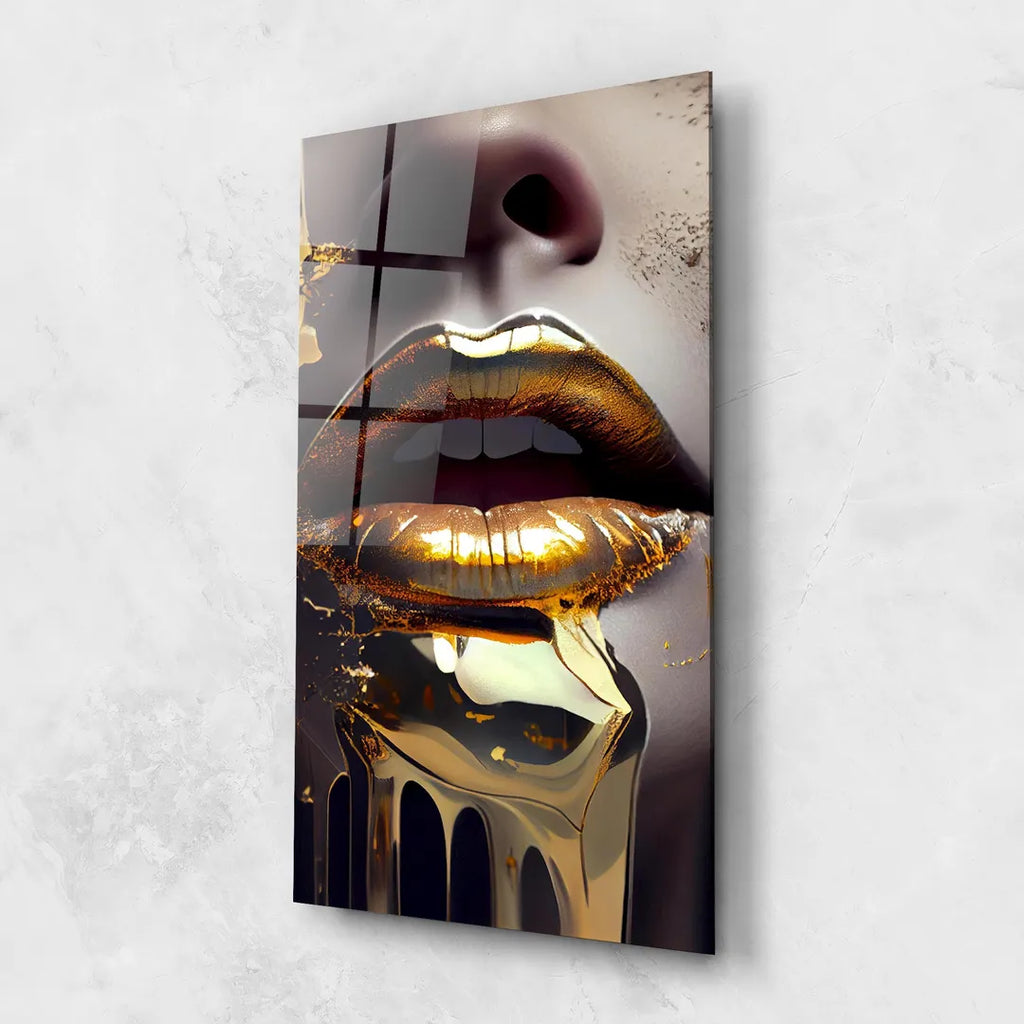 Décoration murale en verre avec lèvres dorées 