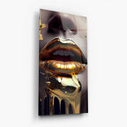 Décoration murale en verre avec lèvres dorées 