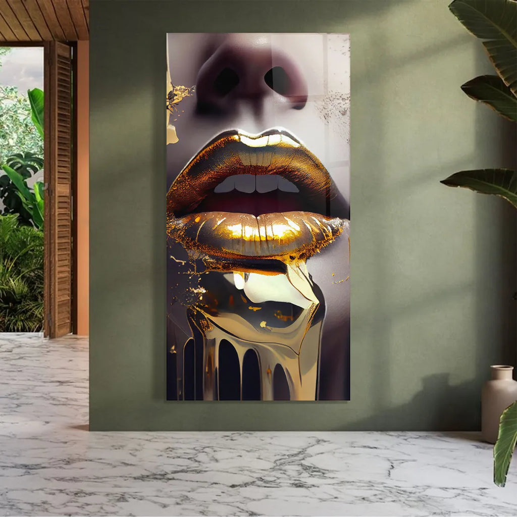 Décoration murale en verre avec lèvres dorées 
