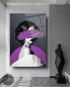 Décoration murale en verre violet représentant une femme