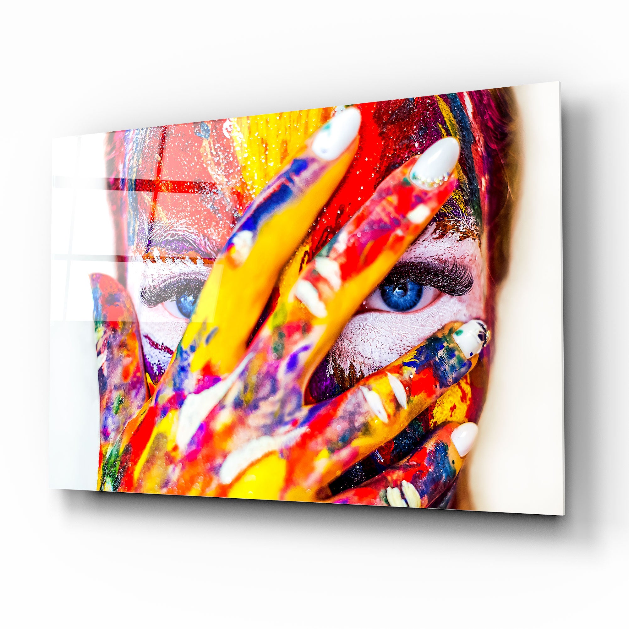 Tableau mural en verre représentant un visage de femme coloré